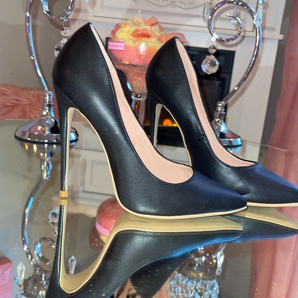 Black Pointy Toe Heel Designed By Elisabet Lang